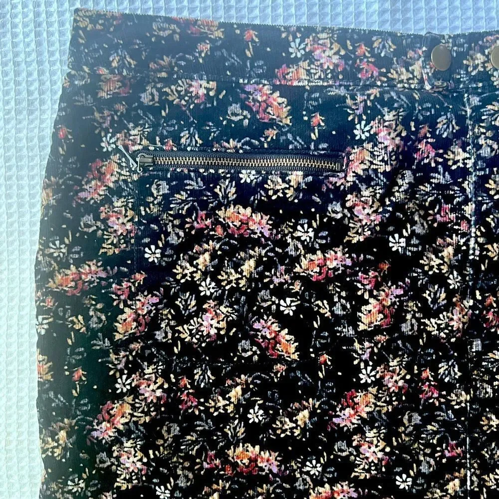 Mossimo Black Floral Corduroy Cotton Blend Mini Skirt sz 16